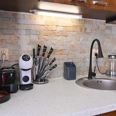 Апартамент Comfortable 2-bedroom Near The Lift By Flat Mаnаger