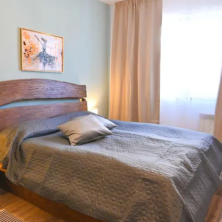 アパート Comfortable 2-bedroom Near The Lift By Flat Mаnаger バンスコ