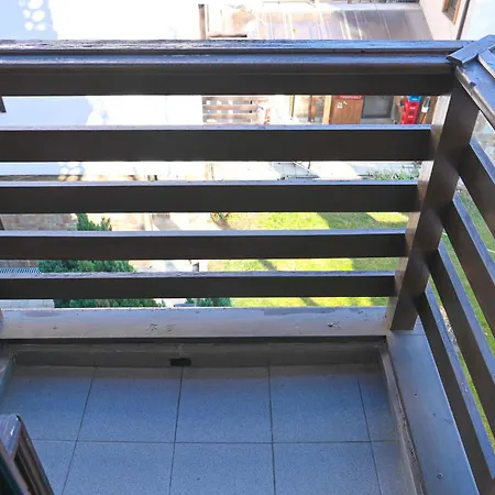 Comfortable 2-bedroom Near The Lift By Flat Mаnаger アパート バンスコ