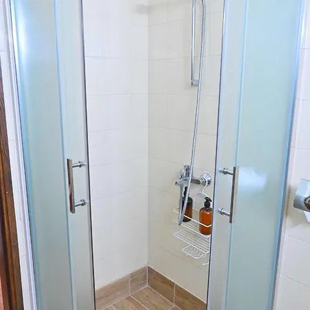 Comfortable 2-bedroom Near The Lift By Flat Mаnаger バンスコ